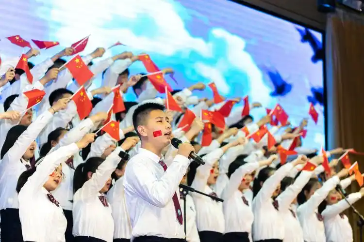 "唱红歌·颂祖国·感党恩"——盐城市康居路初级中学举办"唱支红歌给