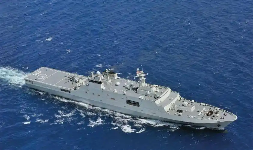 中国速度同天下水3艘舰艇巴铁054ap护卫舰泰国071e外贸舰