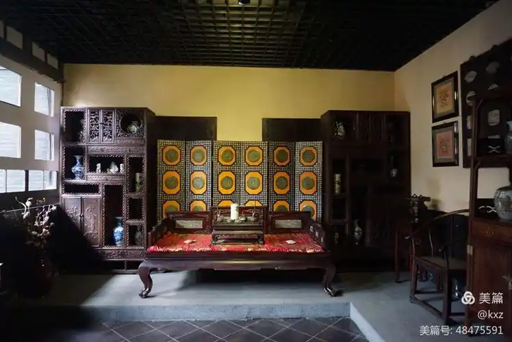 主卧室装饰布局