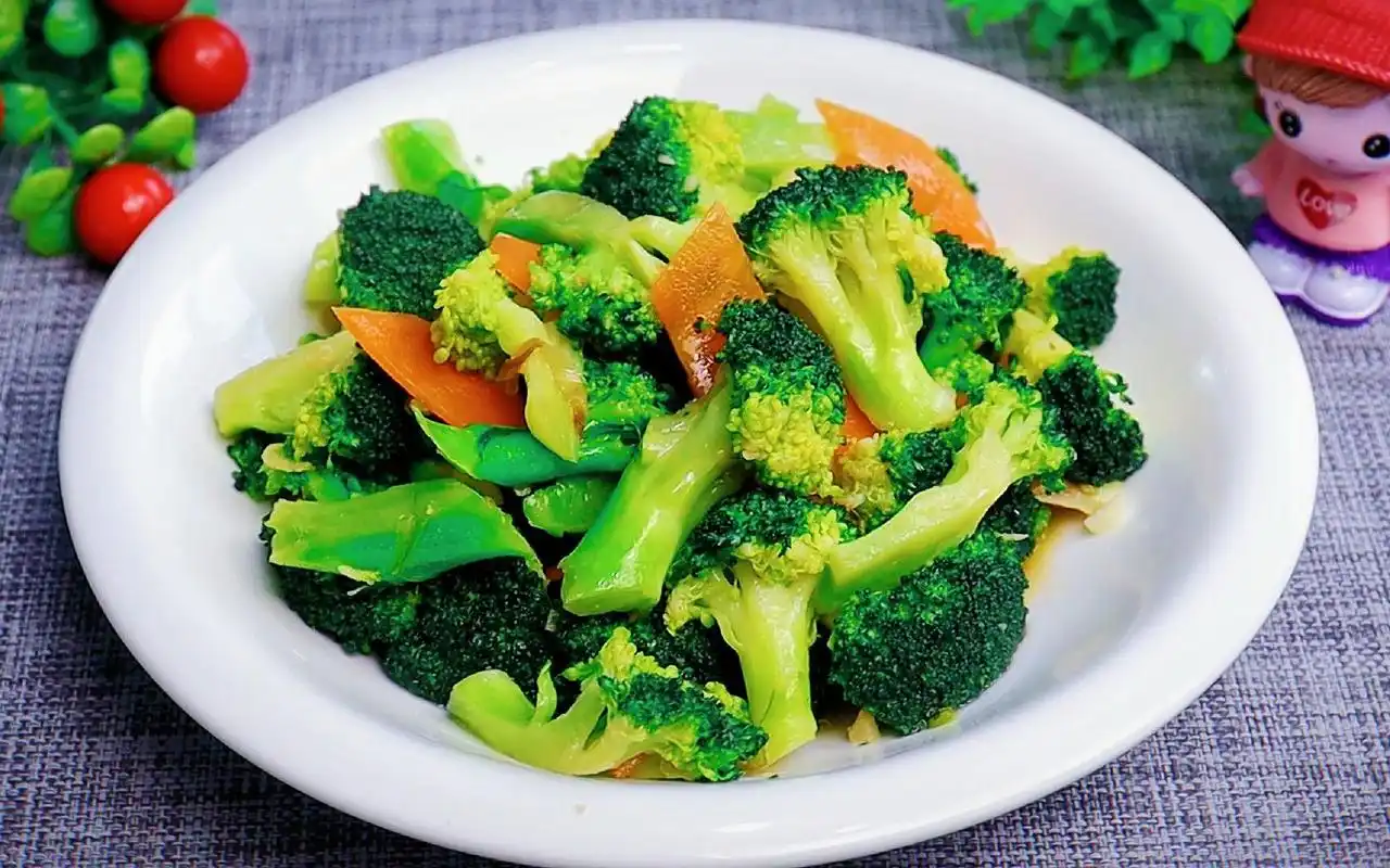 清炒西兰花,炒前多加这1步,出锅又绿又脆,营养又美味 ,大人孩子都爱吃