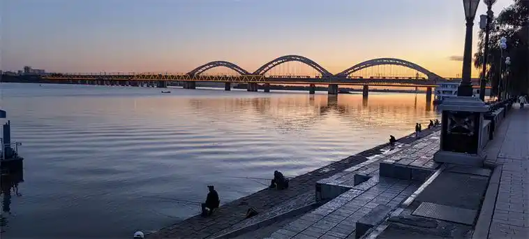 作品328:哈尔滨松花江边日出_冰城