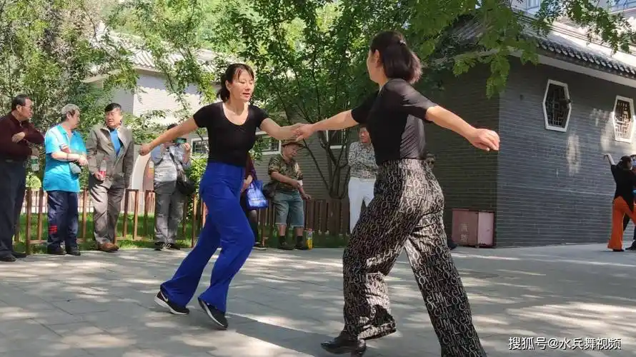 广场舞红尘情歌经典老歌吉特巴双人对跳好听又好看