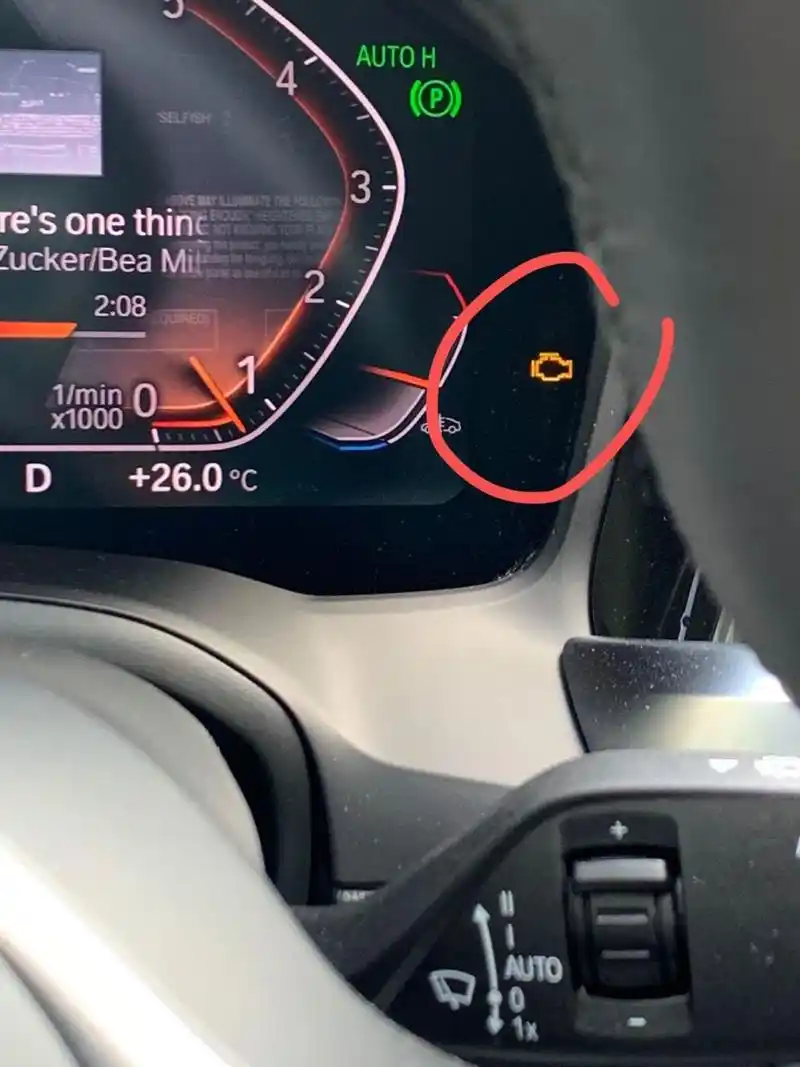 宝马3系  发动机故障灯 周六晚上加了浙江石油,这箱油还有一半是