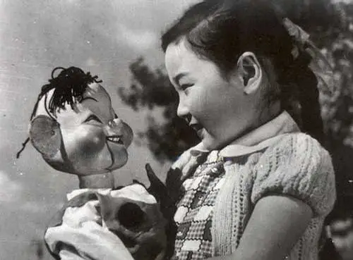 那个小木偶就是小铃铛 了