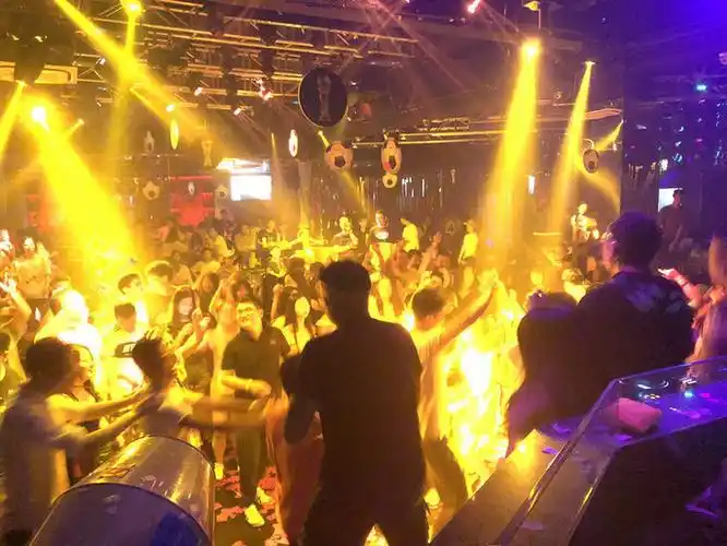 30【蹦迪趴】工体mix 包场.酒水畅饮.酒吧狂欢夜