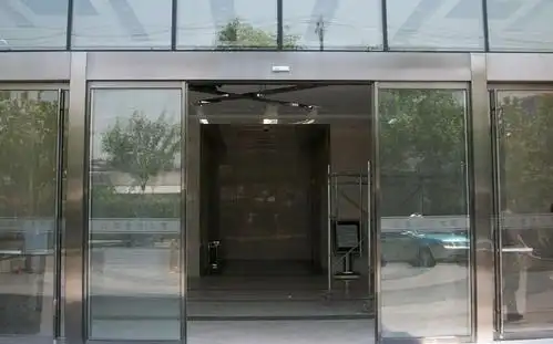 深圳自动感应门在使用中出现跑偏的原因