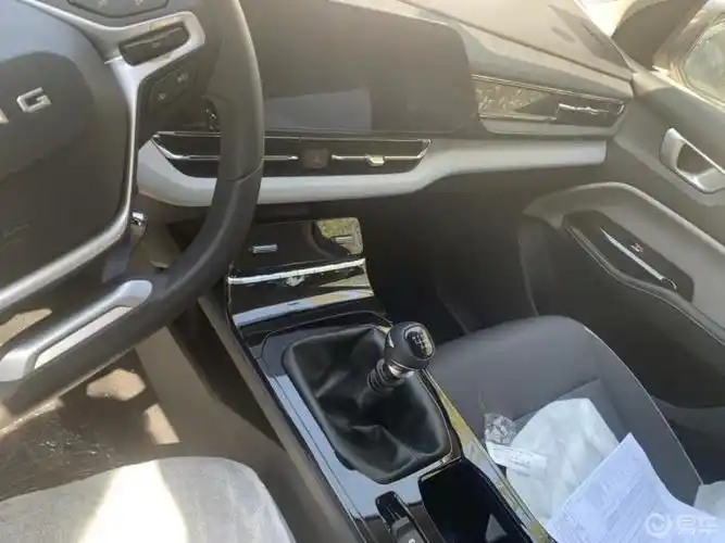 第一次见到五菱凯捷手动挡外形不输啊