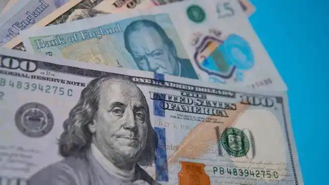 经济衰退担忧加剧,英镑对美元汇率跌至1985年来最低水平|经济衰退