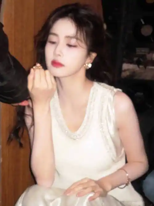 白鹿港风美人来袭,让粉丝惊为天人_风格_照片_魅力