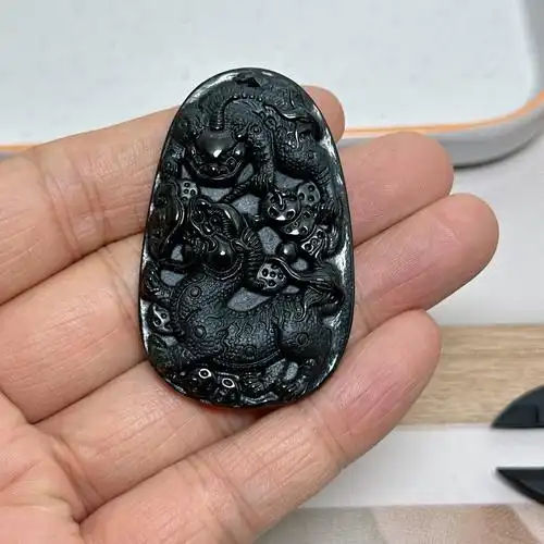 天然翡翠a货墨翠貔貅牌吊坠打灯微透生日礼物支持一件代发保真