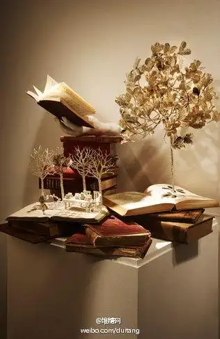 雕塑把一个个童年的幻想从书中带到了现实当中,非常唯美意境的效果