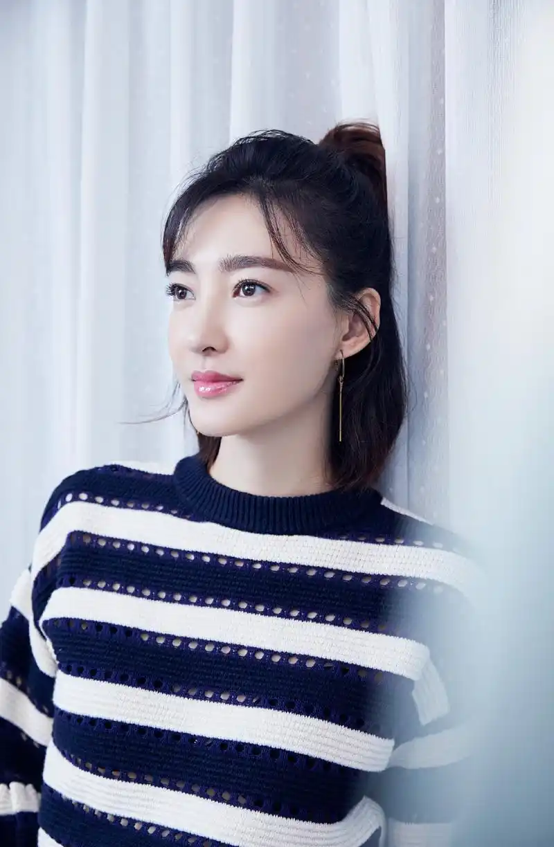 王丽坤清新温婉写真图片