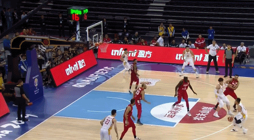 郭艾伦秒传阿不都得分首节上来,易建联快攻上篮得手先拔头筹,海达尔