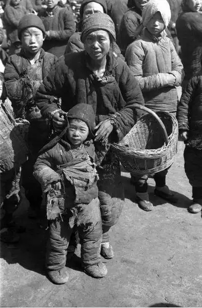 苦难的眼神:福尔曼河南饥荒影像 : 1941年夏到1943年春,河南发生大