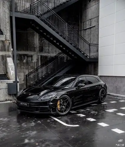 保时捷帕拉梅拉st黑武士一枚.