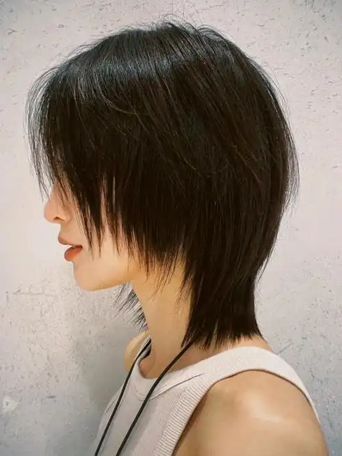 女性五十以后,尽量别留长发,这五款短发,能提升气质和减龄效果