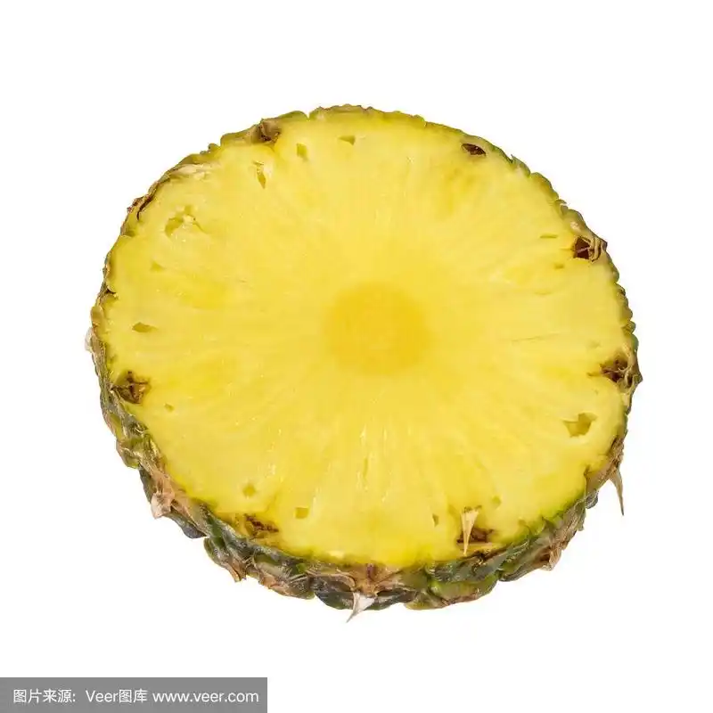 成熟凤梨切片,在白色背景上切成孤立的特写