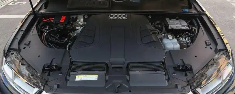 奥迪(进口)奥迪q7发动机号在哪