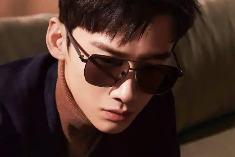 万宝龙亚太地区眼镜系列大使白敬亭演绎2021秋冬万宝龙眼镜新品