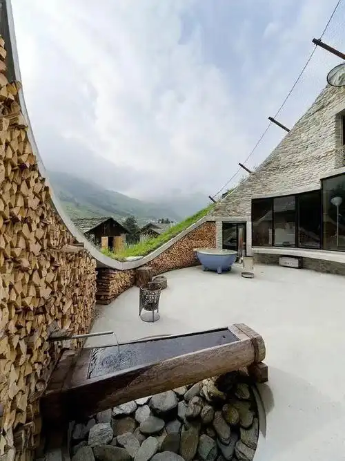 分享瑞士山谷窑洞外观自然派别墅设计
