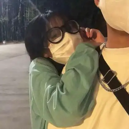 真人情头戴口罩双人同框图片_情侣头像_头像屋