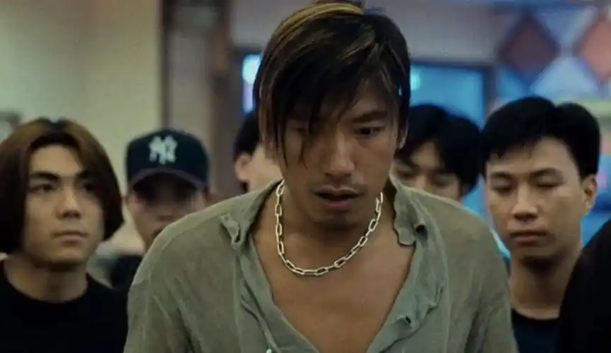 "乌鸦"张耀扬的低调生活,奔驰宝马放着不开,出门自行车当代步