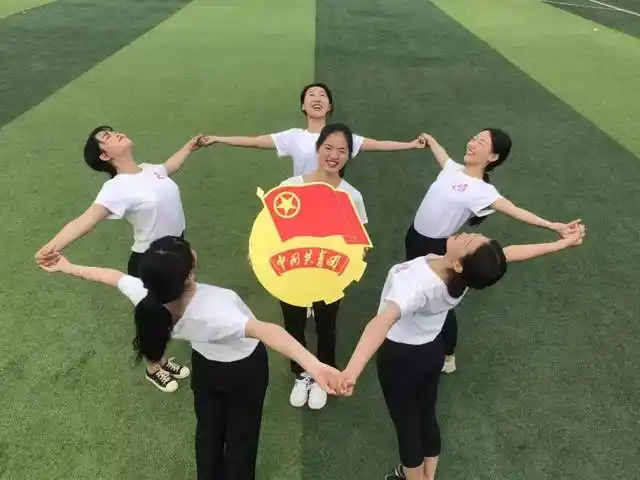 有一种情节,叫"我和共青团" 有一种骄傲,叫"我是共青团员" 五 四