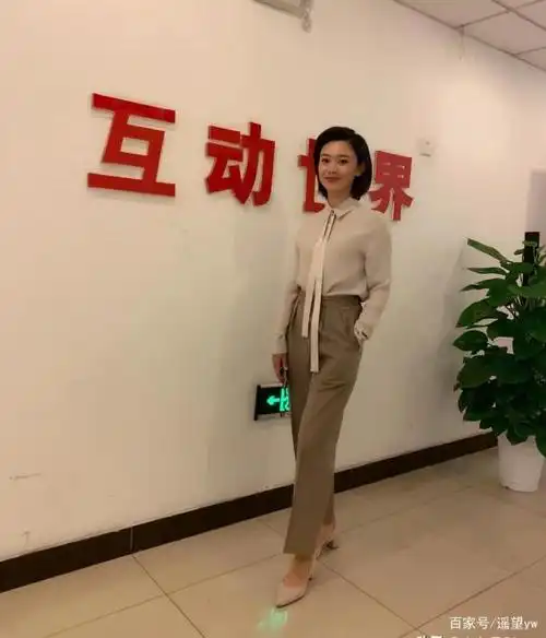 《等着我》主持人李七月人美心善,一个细节告诉你真实的她什么样