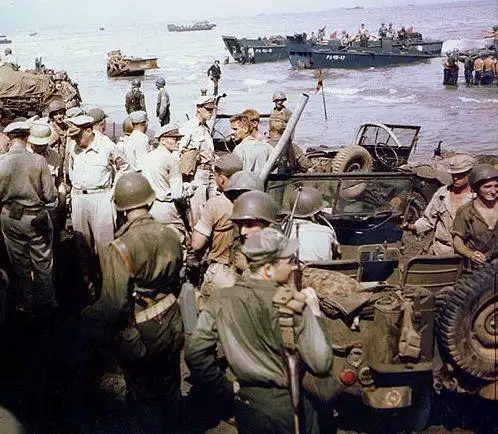 1944年10月,菲律宾战役,参加营救战俘行动的轰炸机上的前炮手