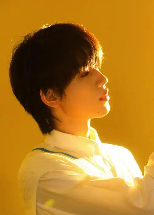 v力量##说给宋亚轩的晚安心语#一些优越的侧脸系列@时代少年团-宋亚轩