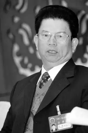 综合 正文   珠海市委书记邓维龙华工党委书记刘树道呼吁——   公共