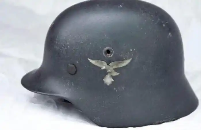 英国的mk2头盔,这种头盔从一战到二战广泛使用于英联