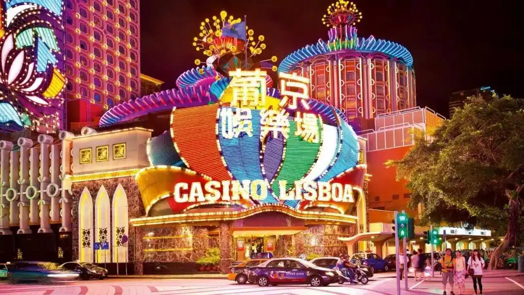 1970年,澳门第一家五星级酒店 葡京酒店横空出世,葡京就是里斯本的