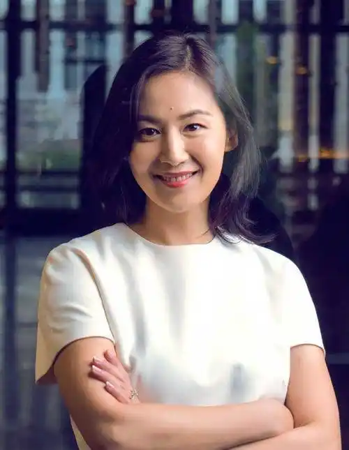 东方卫视主持人王津元,嫁上海富豪郭广昌,今49岁生3个娃好幸福_主理