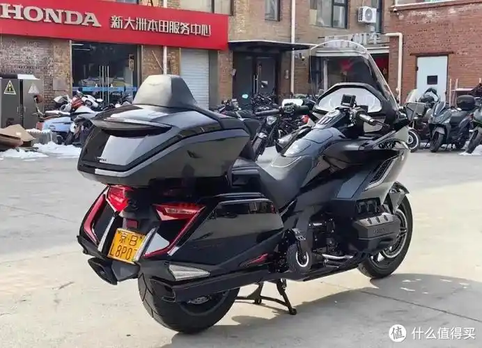 摩友花45万买本田金翼1800六缸水冷摩托车京b黄牌让人爱慕