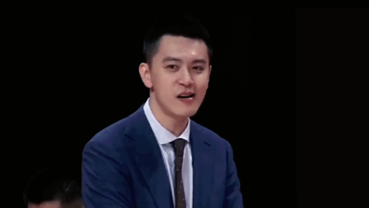 千面杨鸣赛场上暴躁到手舞足蹈赛场下陪妻陪子岁月静好