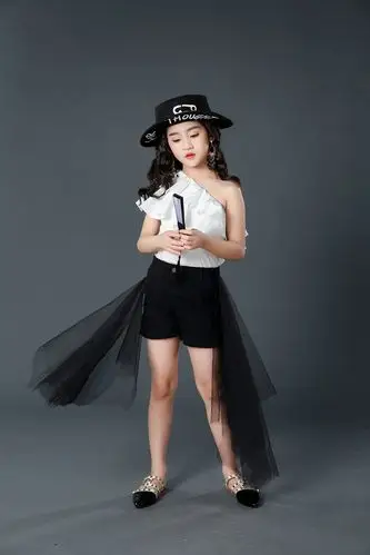 女童荷叶肩走秀潮服时尚儿童模特比赛演出服黑白色车模摄影酷礼服
