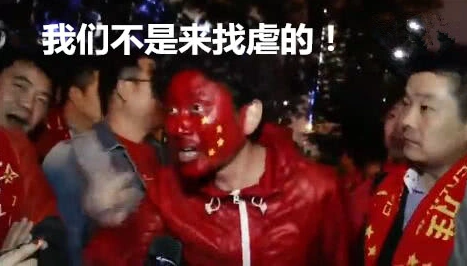 国足战地记者退票姐挑战名场面直言后悔了不该找球迷