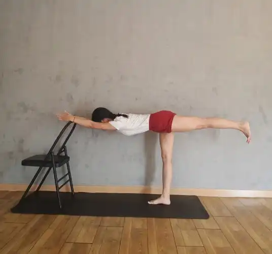 艾扬格椅子瑜伽