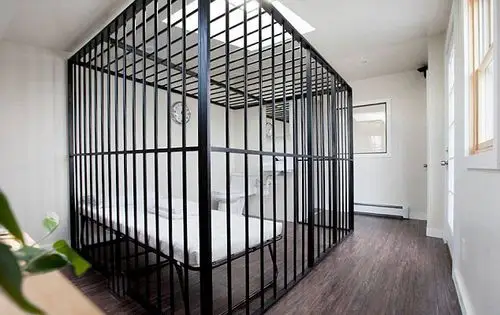 艺术家提供"监狱"式客房租金仅6元