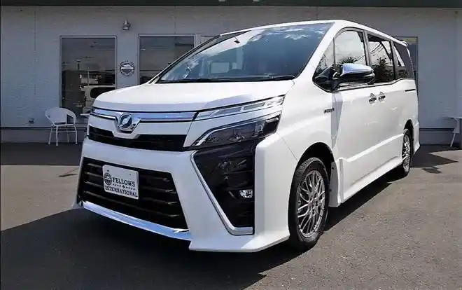 丰田mpv新选择15万起售配七座电动门搭载18混动酷似埃尔法