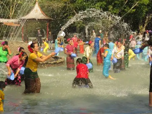 写美篇傣族园,国家非物质文化遗产:园林学家说,傣族园是一座活椎哪