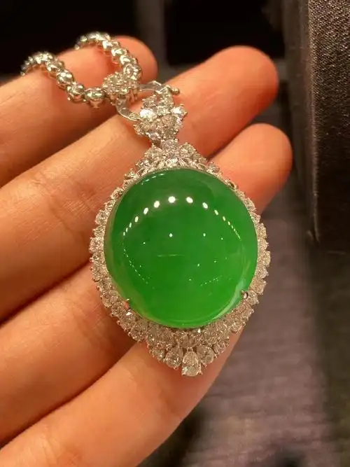 阳绿翡翠鸽子蛋回收