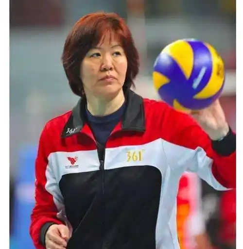 郎平爱女白浪近状,身高超1米9,肤白貌美气质佳,28岁被郎平催婚_白朗