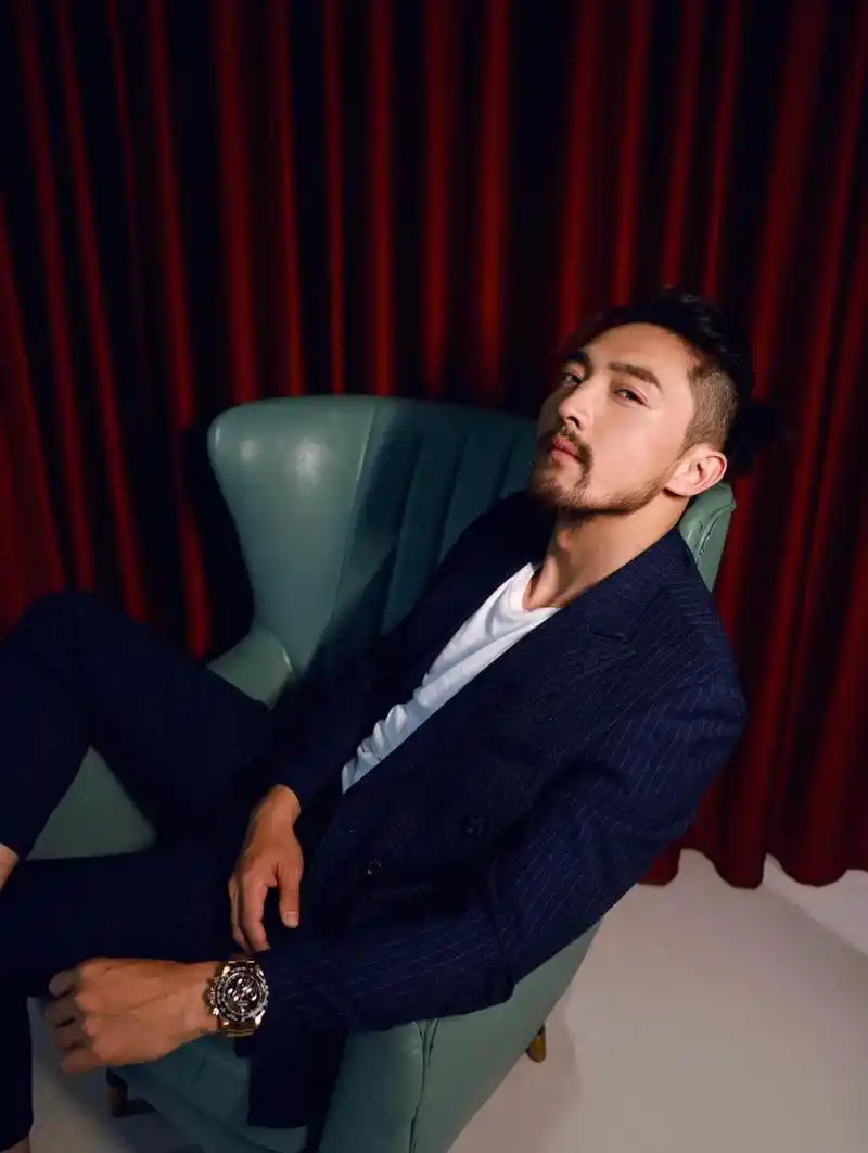 大叔级猛男大帅哥痞帅痞帅痞帅霸道总裁 不要去追一匹马,用追马的时间