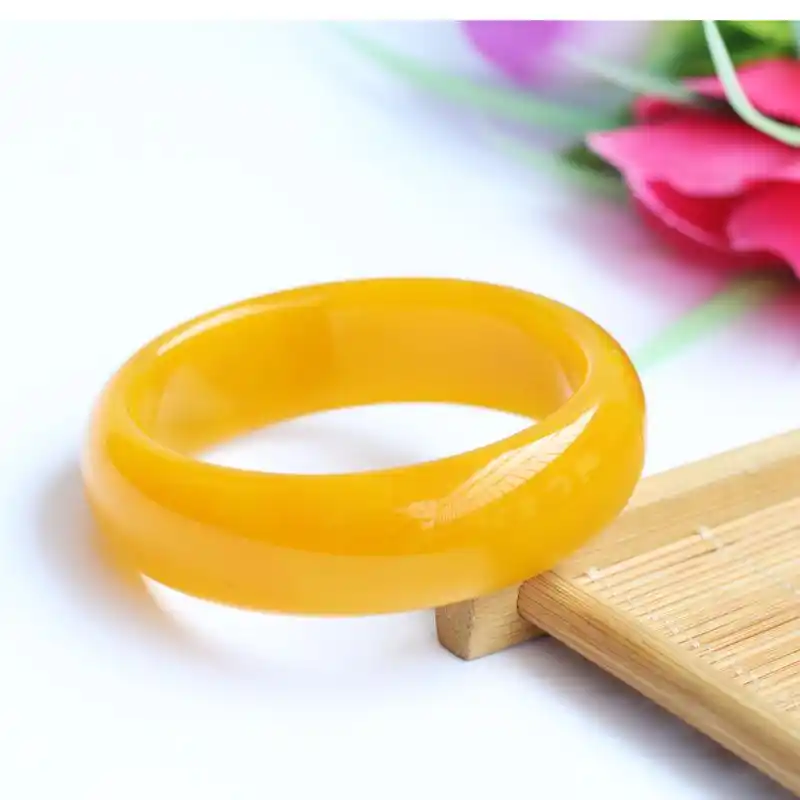 春喜玉镯选美秀和田玉手镯颜色这么选才有品位