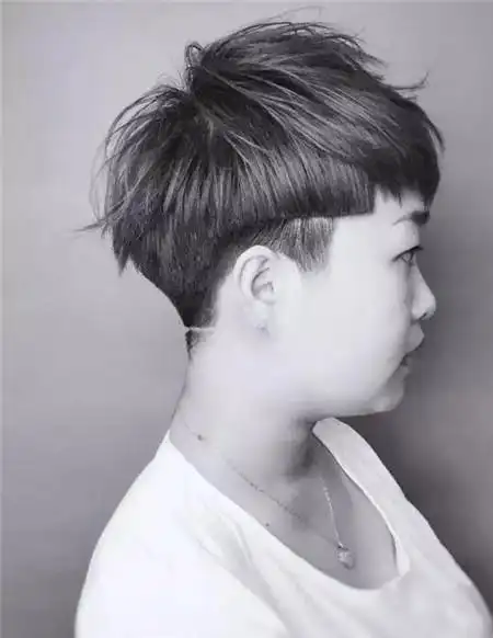 一边剃铲青超短发 打造潮流个性女生_发型站_最新流行发型设计发型