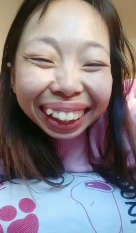 快手嘟嘟姐嘟嘴卖萌一夜涨粉400万!1岁小孩却看吐了!