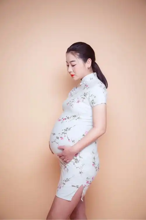 拍个孕妇照留个纪念.