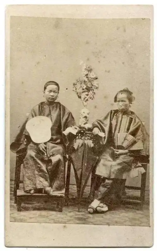 这些旧旧的老照片记录下了清末民国时期的女性日常